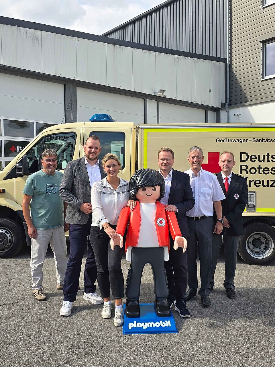 V.l.n.r.: Andreas Krebs (Bereichsleitung Kindergärten), Rüdiger Körmann (Vorstand), Anna Kavena (MdL), Frank Schwabe (MdB), Michael Vaupel (Vorstand), Christopher Bock (Rotkreuzbeauftragter)